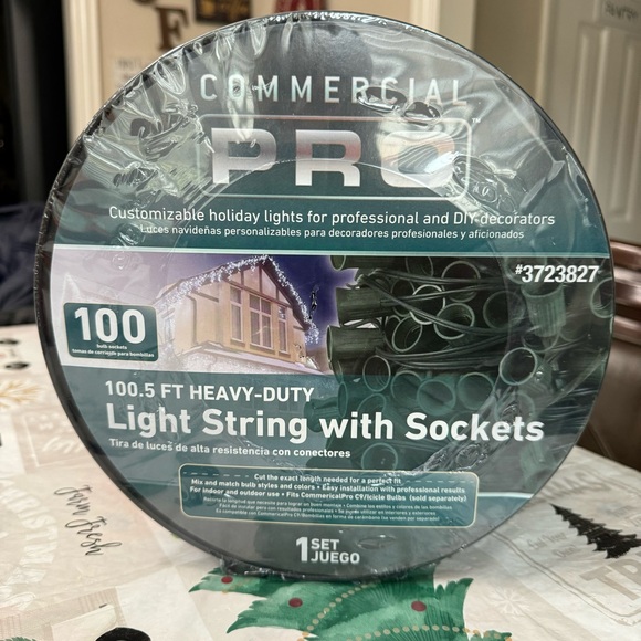 GEMMY Commercial Pro HeavyDuty 100 E17 Base Christmas Light String with Sockets - Picture 1 of 8